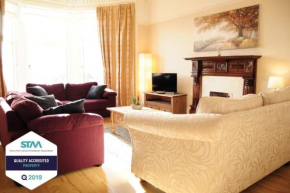 A Spacious Flat with Character - Private Car Space Paisley